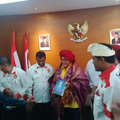 Berkat Mahabharata, Ical Terima Penghargaan Masyarakat Hindu Buddha Gerindra Berkat Mahabharata, Ical Terima Penghargaan Masyarakat Hindu Buddha Gerindra