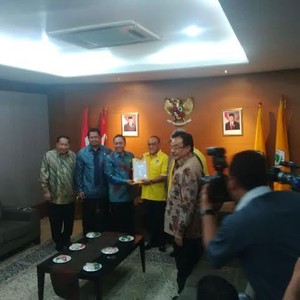 Terima Undangan dari MPR, Ical Janji Hadiri Pelantikan Jokowi-JK