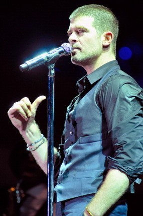 Digugat Cerai Paula Patton, Robin Thicke Pesta Bareng Model-model Cantik