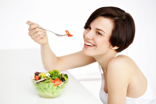 Kulit Wajah Mulus dan Bebas Kerut dengan Konsumsi Bayam dan Ubi (1)