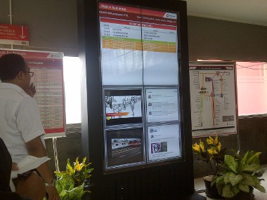 Begini Nih Wujud Giant Screen KCJ di Stasiun Sudirman