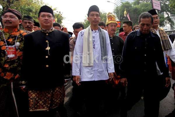 Keluarga Jokowi Juga Ikut Arak-arakan Bersama Relawan Menuju Istana