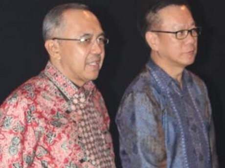 Di Pekanbaru, Beli Mobil Pakai Duit Dikarungin