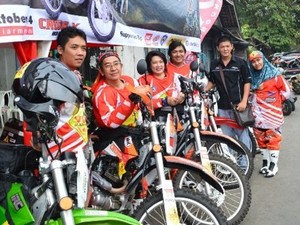 Hari Pertama di Etape ke-2, Viar Jelajah Indonesia Jalan Sejauh 120 Km
