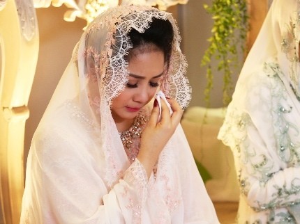 Ketika Nagita dan Sang Ibunda Terus Menangis