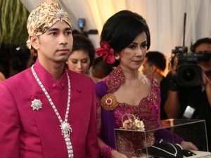 Penyerahan Baju Akad Nikah Tutup Prosesi Midodareni Raffi dan Nagita