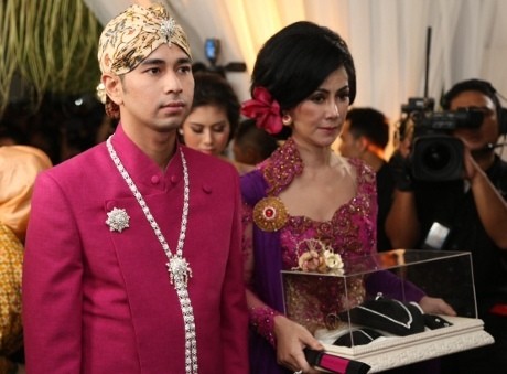 Penyerahan Baju Akad Nikah Tutup Prosesi Midodareni Raffi dan Nagita