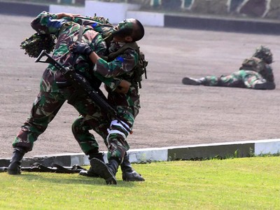 Latihan Evakuasi Prajurit Marinir TNI AL