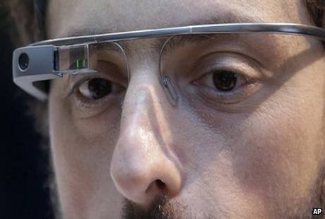 Pertama di Dunia, Ada Pria Kecanduan Pakai Google Glass