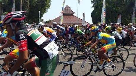 Bupati Anas Kawal Langsung Etape I Tour de Ijen