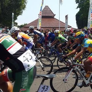 Bupati Anas Kawal Langsung Etape I Tour de Ijen