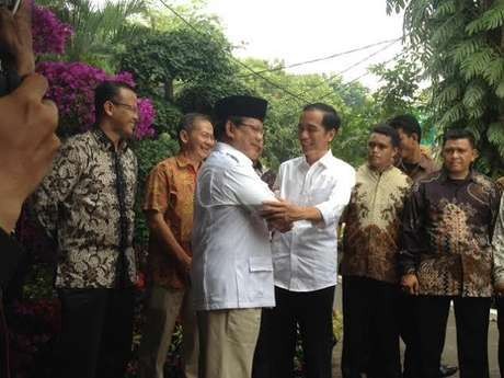 Penuh Canda, Jokowi Ucapkan Selamat Ultah ke Prabowo