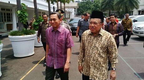 Datang ke Kantor Wapres, JK Salat Jumat Bareng Boediono