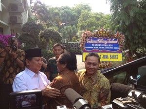 Oesman Sapta Cs Antar Undangan Pelantikan Jokowi-JK untuk Prabowo