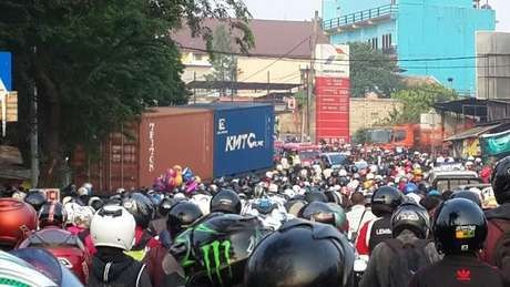 Truk Kontainer di TB Simatupang Dievakuasi, Arus Lalin Mulai Lancar