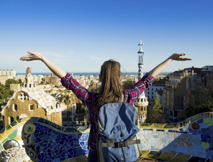 Tips Liburan ke Negara dengan Bahasa Super Asing