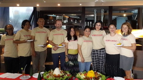 Institut Ungu Pentaskan Subversif, Adaptasi Naskah Abad ke-19