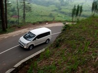 Delica, MPV Besar yang Sporty