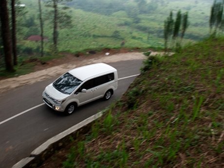 Delica, MPV Besar yang Sporty