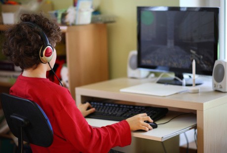 Akibat Gadget: Anak Tumbuh Besar Tetapi Tidak Dewasa