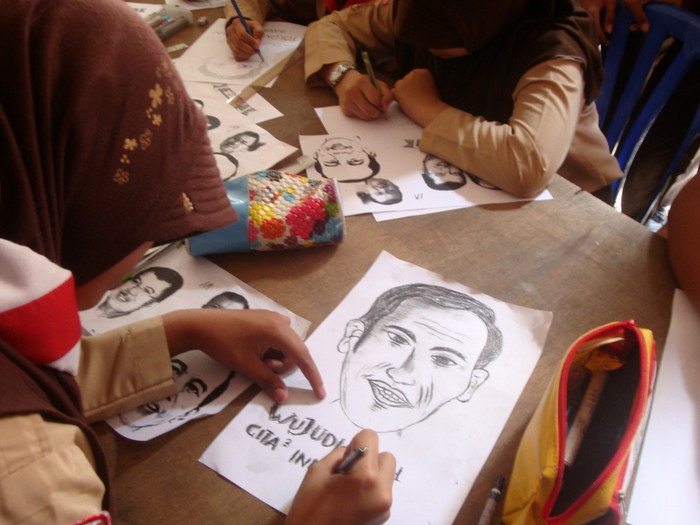 Siswa Smp Ramai Ramai Gambar Wajah Jokowi Jk Ini Pesan Lugu