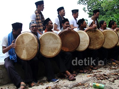 Sanggar Buram Unjuk Gigi Memainkan Rapai