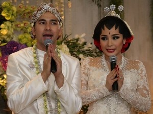 Duh, Undangan Resepsi Pernikahan Raffi Disabotase Ibunda dan Nenek!