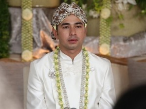 Lantang Ucap Ijab Kabul, Raffi Ahmad Senyum-senyum