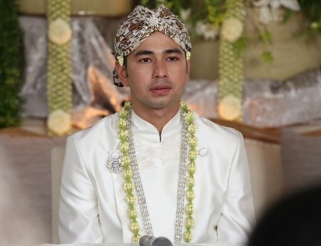 Lantang Ucap Ijab Kabul, Raffi Ahmad Senyum-senyum
