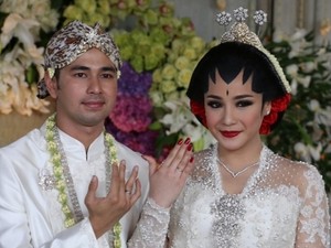 Usai Ijab Kabul, Raffi dan Nagita Lakukan Adat Panggih