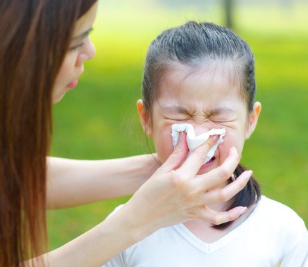7 Cara Rumahan yang Diyakini Bisa Redakan Batuk dan Pilek si Kecil