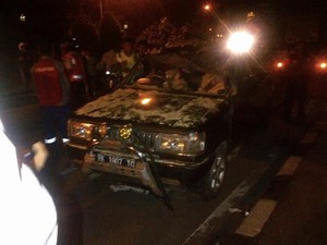 Mobil yang Tertimpa Pohon di Medan Ditumpangi Rombongan Undangan Kawinan