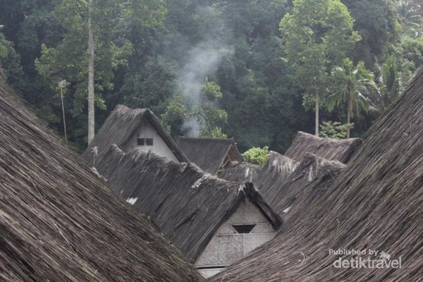  Ciri  Khas  Rumah  Adat Kampung Naga Sekitar Rumah 