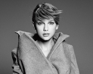Penampilan Baru Taylor Swift yang Makin Edgy