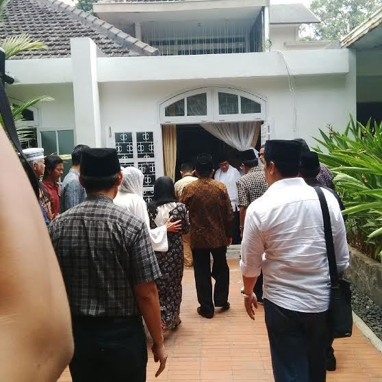 Usai Gladi Resik di MPR, JK dan Istri Melayat ke Rumah Harun Zain