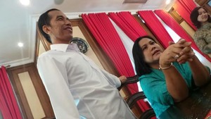 Meski Jokowi Sering Dikerubuti Perempuan, Iriana Mengaku Tak Cemburu