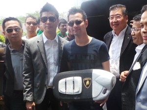 Raffi Ahmad Dapat Hadiah Lamborghini dan Jam Tangan Mewah