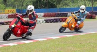 Jumlah komunitas pecinta Vespa di Indonesia sudah mencapai kurang lebih 40.000 dan menduduki peringkat kedua terbesar di dunia setelah Italia, asal mula Vespa itu sendiri. Animo ini membawa konsep untuk menggugah para pecinta skuter di Indonesia untuk menyediakan wadah bagi komunitas berbagi informasi, keahlian, kreatifitas dan ajang tampil membanggakan skuter yang mereka miliki. Pool/ID COMM untuk Scooter Prix 2014.