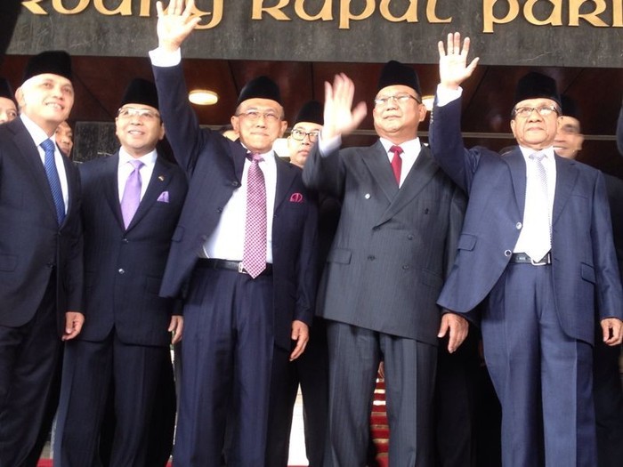 Prabowo Tiba di Gedung MPR Disambut Koalisi Merah Putih
