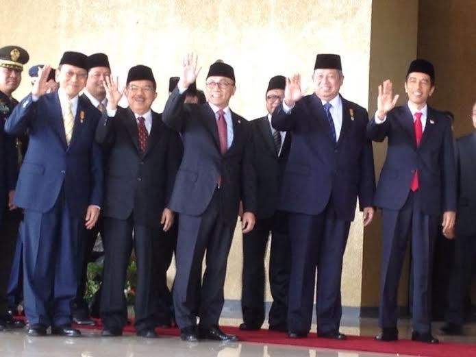 Sambil Melambai, SBY dan Jokowi Masuk ke Ruang Paripurna