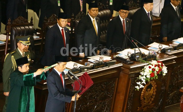 Hadiri Pelantikan, Mbah Moen Dukung Presiden Jokowi