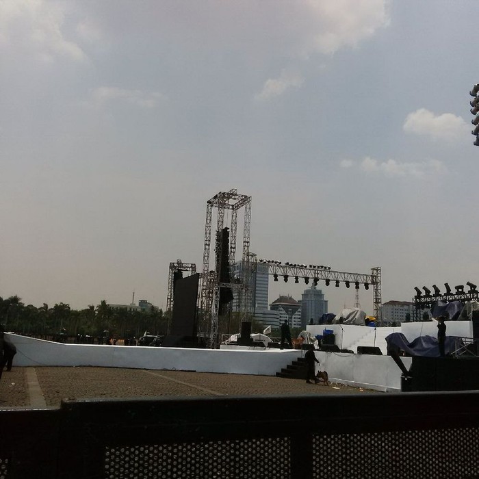 Jelang Kehadiran Jokowi, Paspampres Sterilkan Panggung Utama Monas