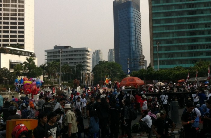 Massa Mulai Bubarkan Diri, Lalin di Bundaran HI Masih Sepi Kendaraan