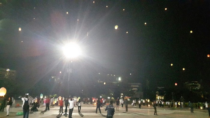 Syukuran untuk Jokowi, Ribuan Warga Makassar Lepaskan 500 Lampion