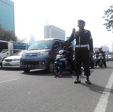 TNI dan Polri Kerjasama Atur Lalin di Lingkar Semanggi