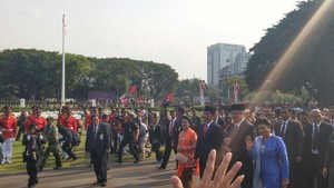 Disaksikan Ribuan Warga, SBY Tinggalkan Istana dengan Mercy B 1285 RFT