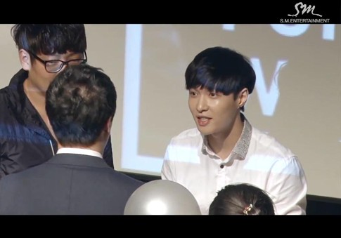 Lay EXO Ramah di Pesta Ulang Tahun Spesial dengan Fans
