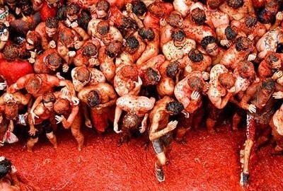La Tomatina & 4 Perang Makanan Paling Seru di Dunia