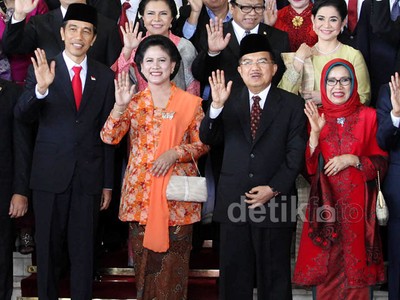 Jokowi-JK Berfoto Bersama Usai Pelantikan