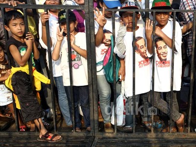 Meriahnya Konser Salam 3 Jari